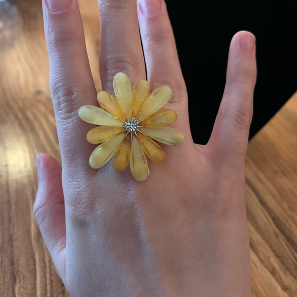 Yellow flower ring - Picture 3 of 3